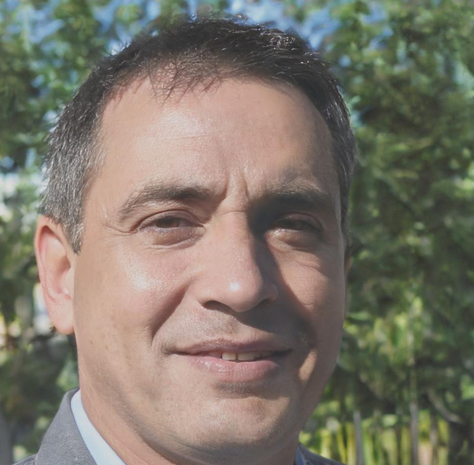 Retrato de Adrián Castells, graduado del programa